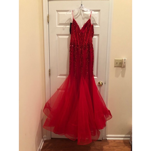 Beautiful Red Gown - Picture 3 of 4